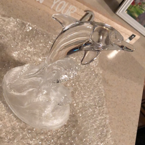 Crystal Dolphin - Picture 2 of 7